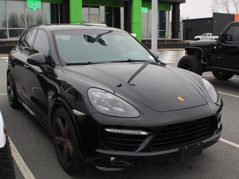 Used 2014 Porsche Cayenne GTS image 3