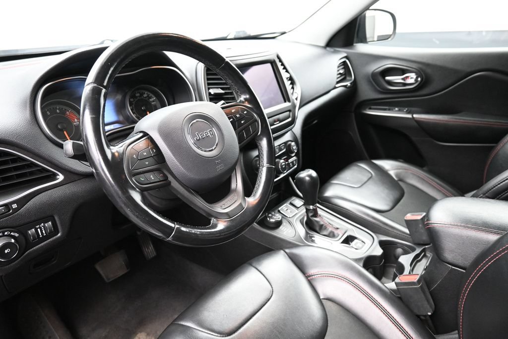 Used 2020 Jeep Cherokee Trailhawk AWD/4WD image 20