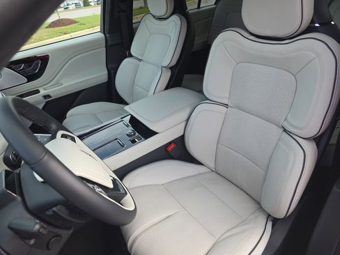 New 2026 Lincoln Aviator Black Label w/ Jet Appearance Package image 17