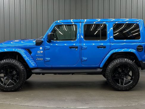 Used 2024 Jeep Wrangler Unlimited Sahara w/ Technology Group AWD/4WD image 2