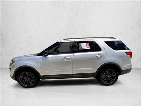 Used 2018 Ford Explorer XLT w/ Equipment Group 202A FWD image 6