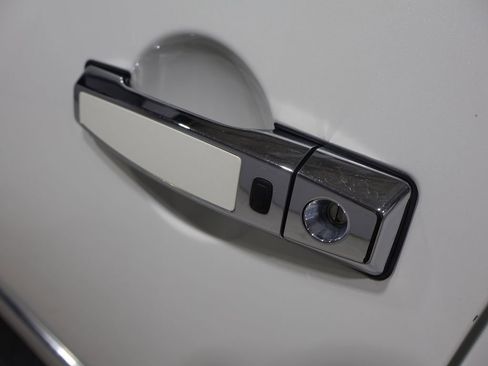 Used 2015 Nissan Armada Platinum w/ 2nd Row Captain Seat Package AWD/4WD image 10