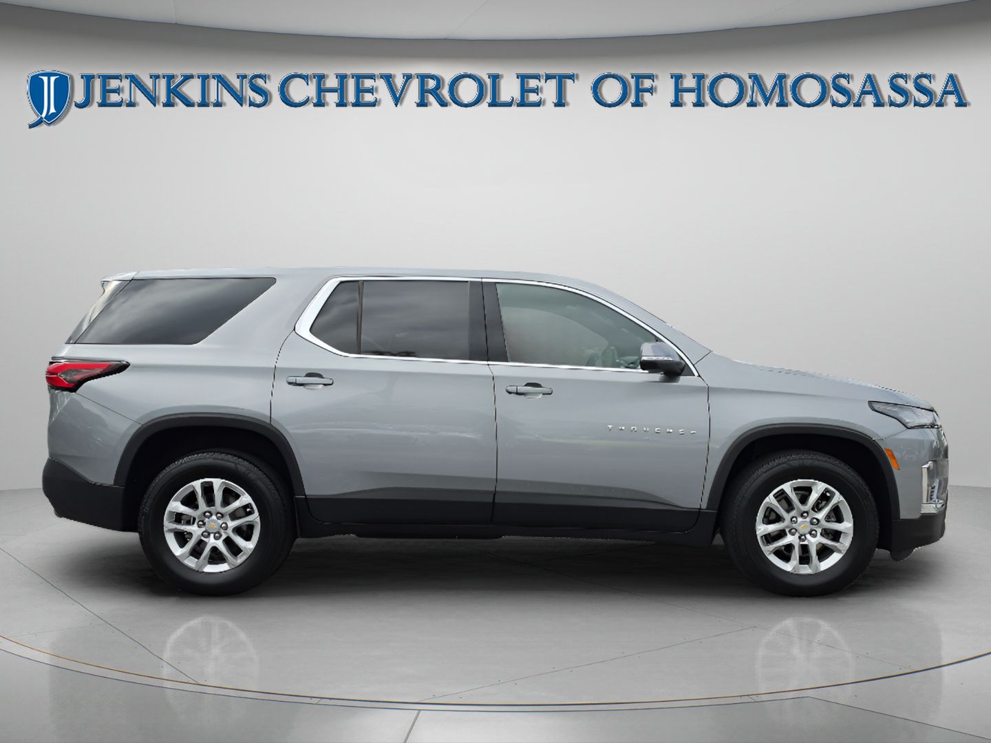 Used 2023 Chevrolet Traverse LS w/ Safety Package FWD image 3
