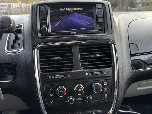 Used 2019 Dodge Grand Caravan SXT image 20