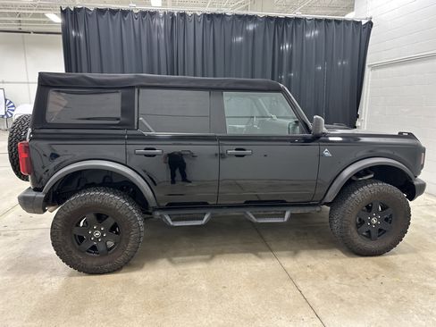 Used 2022 Ford Bronco Black Diamond image 11