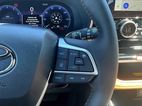 Used 2025 Toyota Highlander Platinum image 24
