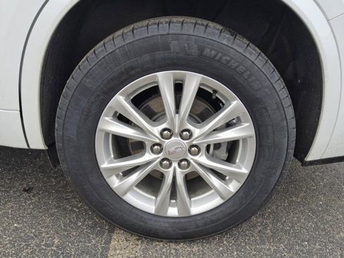 Used 2025 Cadillac XT6 Luxury image 5