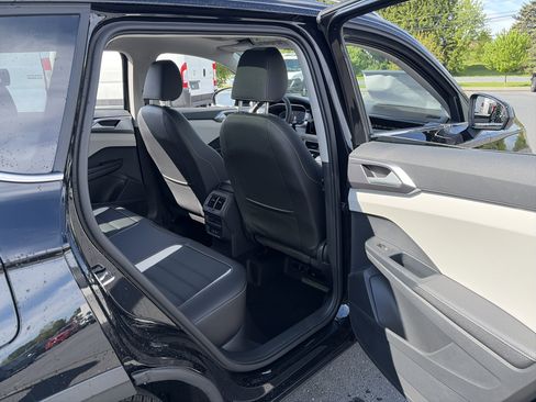 New 2026 Volkswagen Taos SEL AWD/4WD image 17
