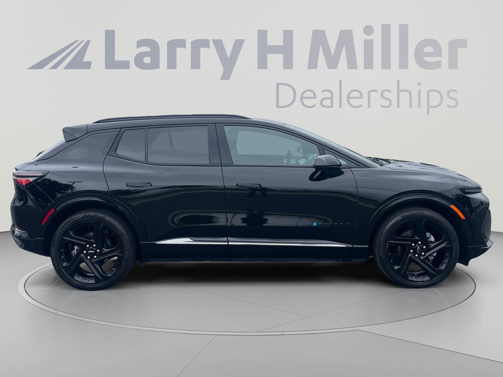 Used 2024 Chevrolet Equinox EV RS FWD image 9