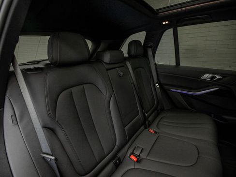 Used 2021 BMW X5 xDrive40i AWD/4WD image 27