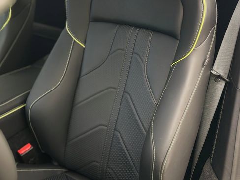 Used 2025 Aston Martin V8 Vantage Coupe image 42