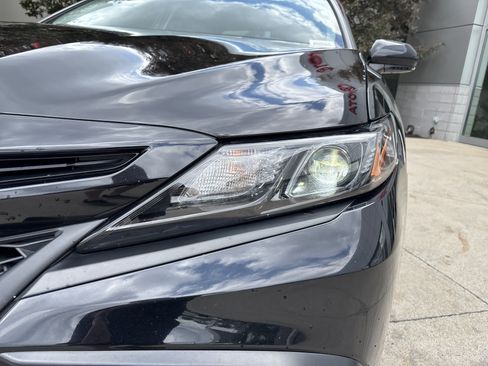 Used 2023 Toyota Camry SE FWD image 11