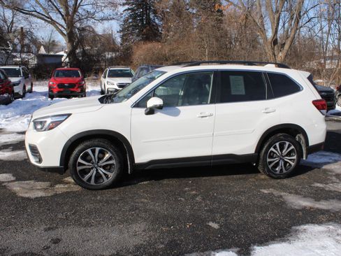 Used 2021 Subaru Forester Limited image 9