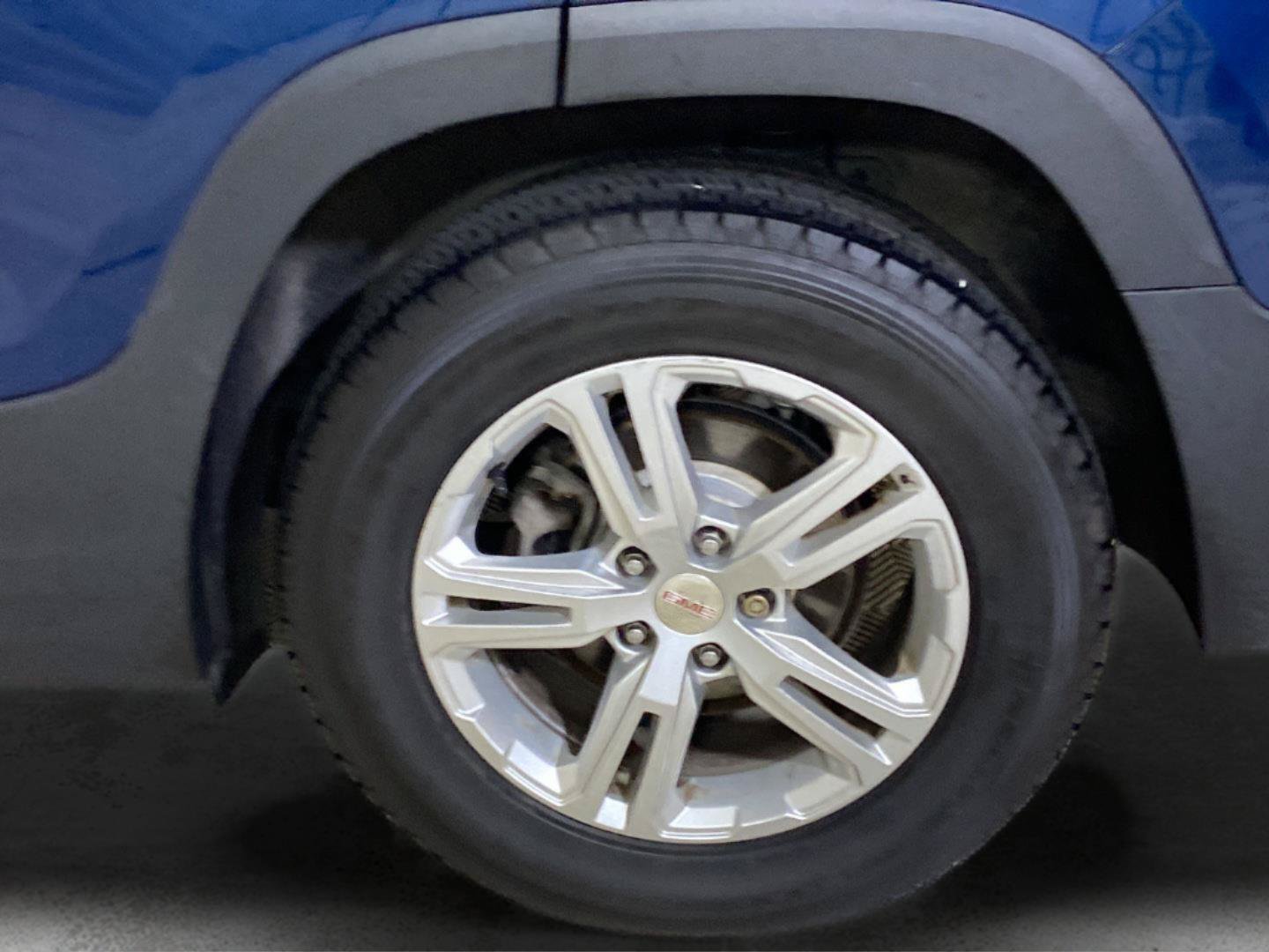 Used 2020 GMC Terrain SLE w/ Driver Convenience Package FWD image 9