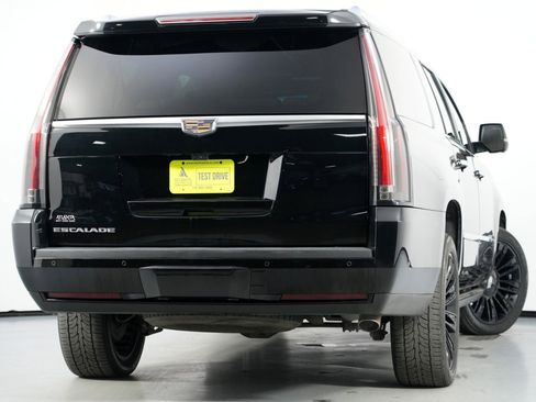 Used 2017 Cadillac Escalade ESV Platinum image 4