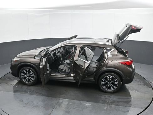 Used 2017 INFINITI QX30 Premium w/ Technology Package image 55