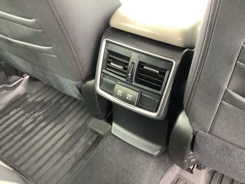 Used 2022 Subaru Forester Premium image 22