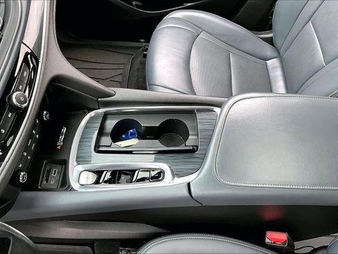 Used 2023 Buick Enclave Essence w/ Experience Buick Package image 20