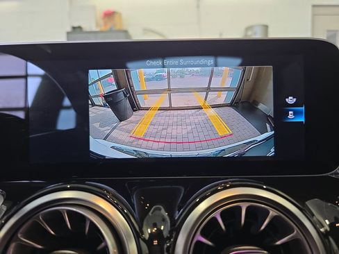 Certified 2021 Mercedes-Benz GLB 250 4MATIC image 26