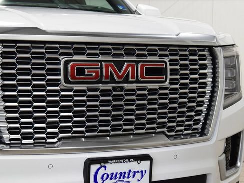 Used 2024 GMC Yukon XL Denali AWD/4WD image 11