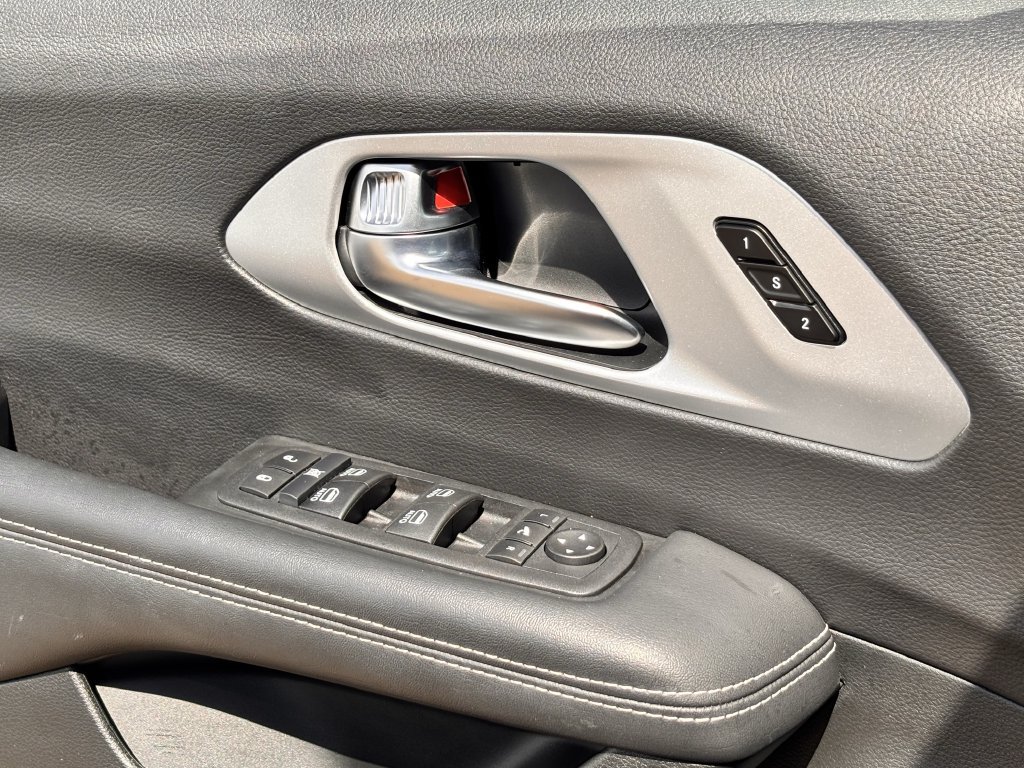 Used 2025 Chrysler Pacifica Limited FWD image 22