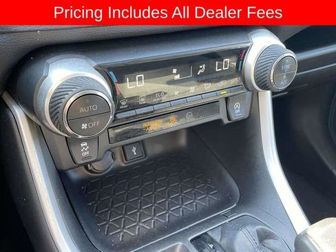 Used 2021 Toyota RAV4 XLE AWD/4WD image 32
