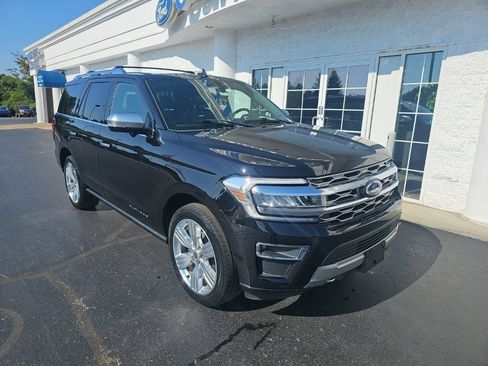 Used 2023 Ford Expedition Platinum AWD/4WD image 2