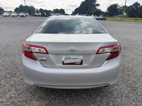 Used 2014 Toyota Camry LE FWD image 5