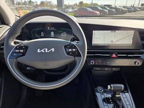 Used 2023 Kia Niro EX FWD image 13