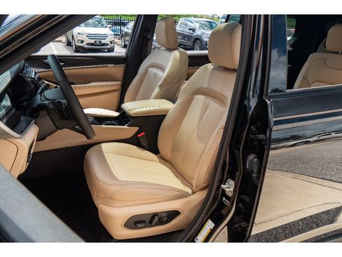 Used 2023 Jeep Grand Cherokee L Limited AWD/4WD image 11
