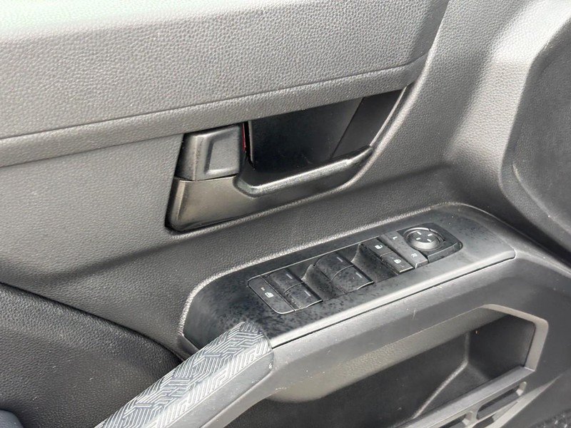 Used 2025 Toyota Tacoma SR5 AWD/4WD image 18