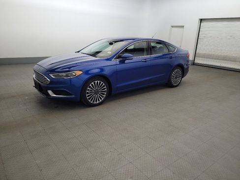 Used 2018 Ford Fusion SE w/ Fusion SE Technology Package FWD image 2