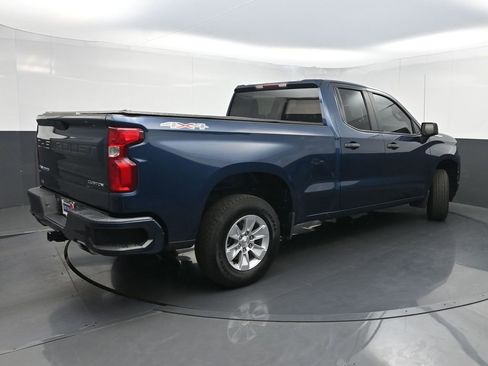 Used 2019 Chevrolet Silverado 1500 Custom w/ Custom Convenience Package AWD/4WD image 18