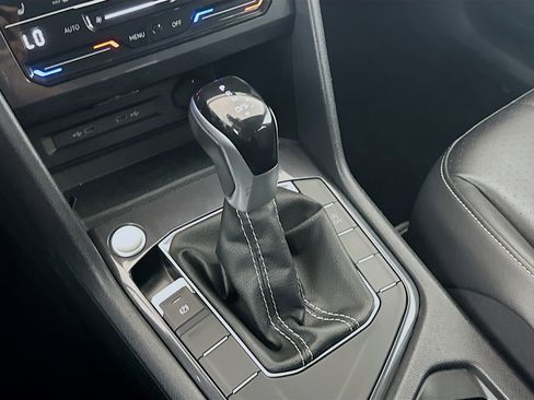 Used 2024 Volkswagen Tiguan SE image 24