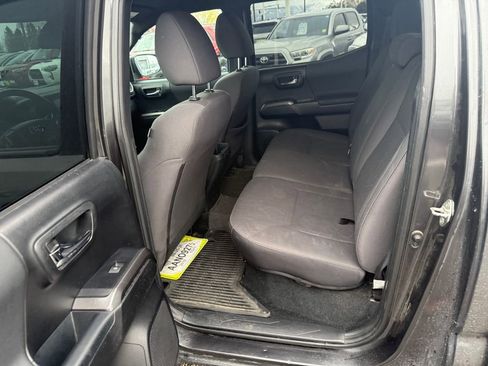 Used 2019 Toyota Tacoma TRD Off-Road w/ Technology Package AWD/4WD image 5
