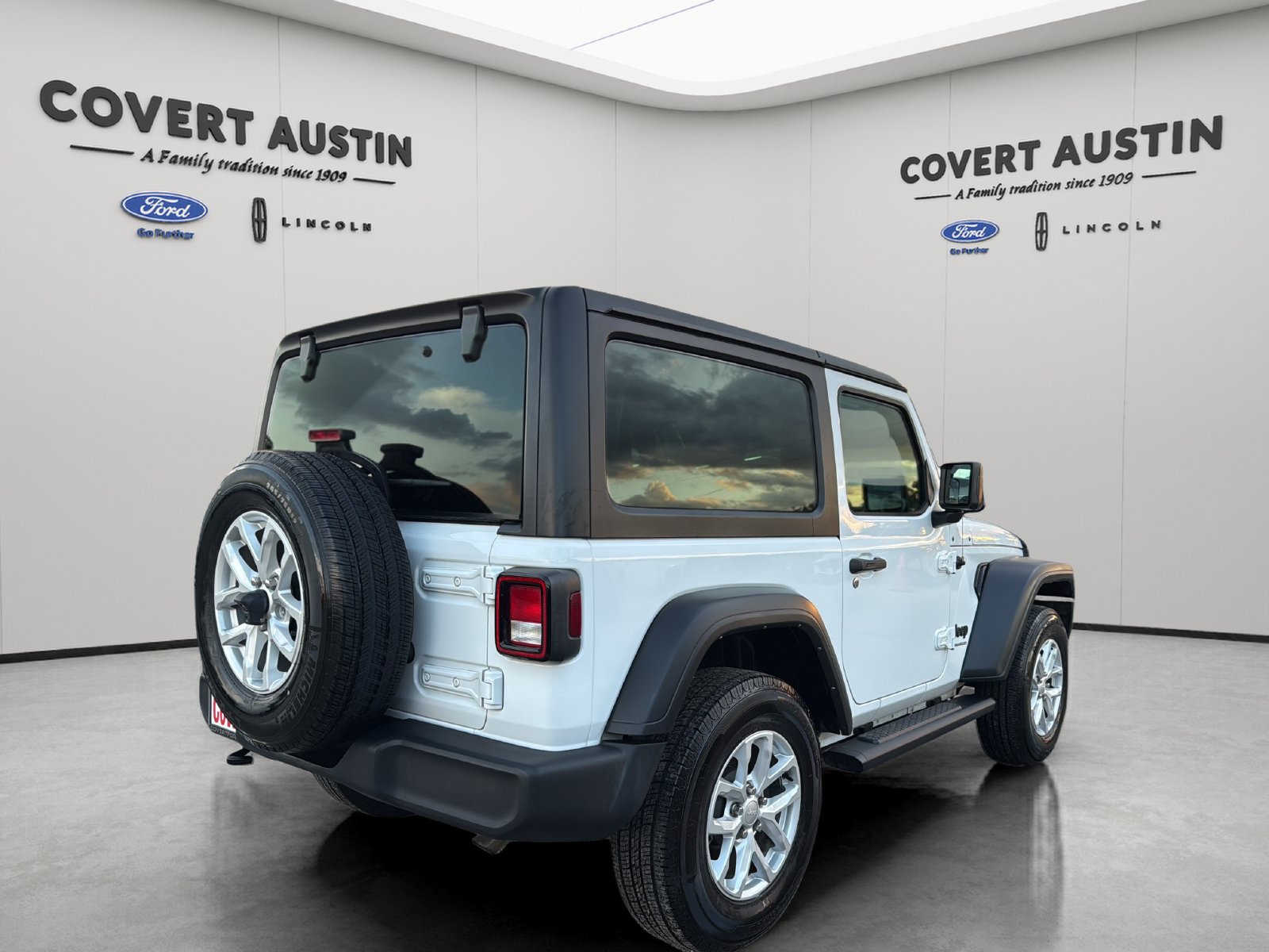 Used 2023 Jeep Wrangler Sport AWD/4WD image 5
