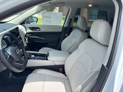 New 2026 Nissan Pathfinder SL AWD/4WD image 43