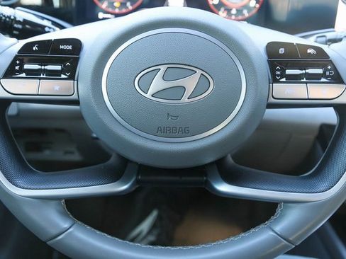 Used 2025 Hyundai Elantra SEL image 26