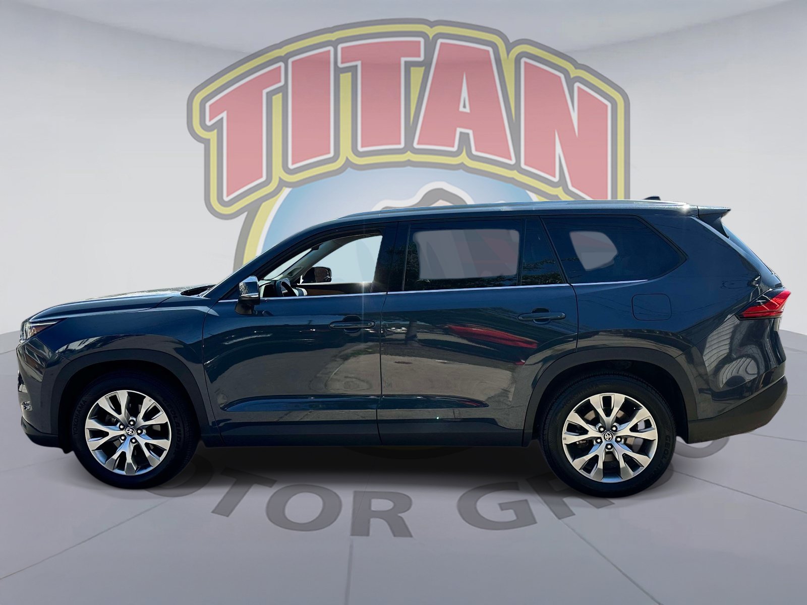 Certified 2024 Toyota Grand Highlander AWD image 3