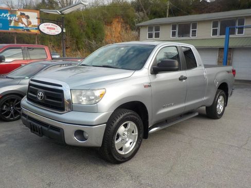 Used 2011 Toyota Tundra 4x4 Double Cab w/ TRD Off-Road Pkg image 2