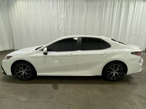 Certified 2024 Toyota Camry SE image 7