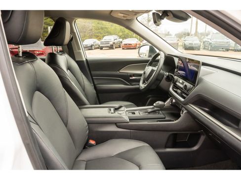 Used 2025 Toyota Grand Highlander FWD image 18