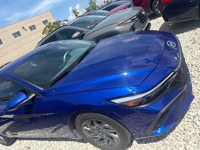 Used 2024 Hyundai Elantra SEL FWD image 4