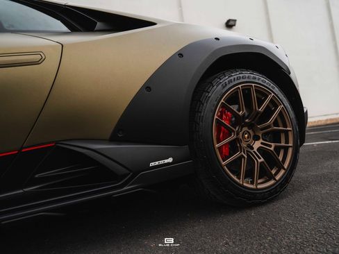 Used 2024 Lamborghini Huracan Sterrato image 7