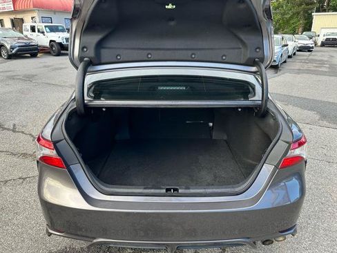 Used 2019 Toyota Camry SE FWD image 14