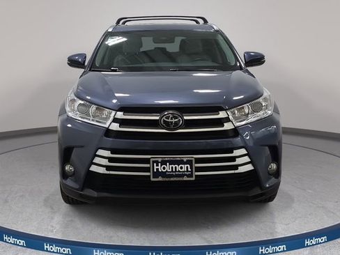 Used 2018 Toyota Highlander XLE AWD/4WD image 3