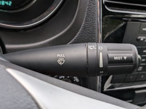 Used 2012 Chrysler 200 Touring FWD image 25