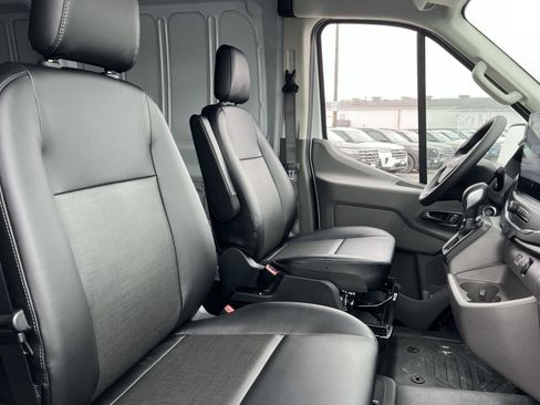 New 2026 Ford Transit 250 148 Medium Roof image 24