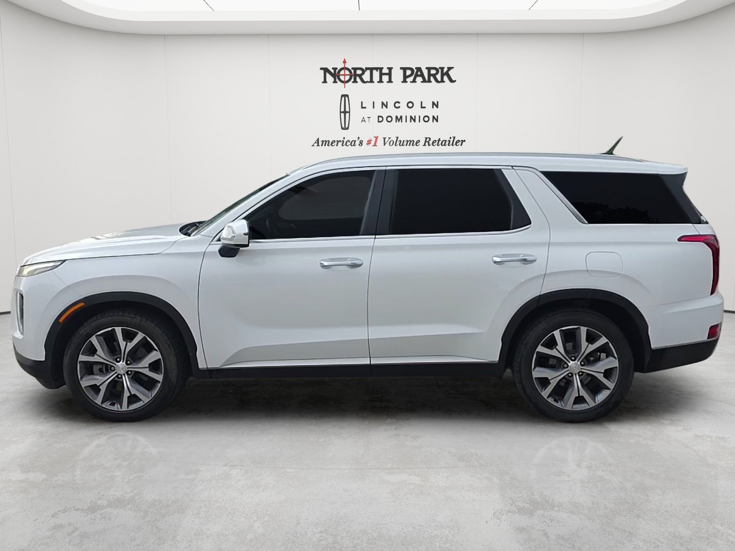 Used 2020 Hyundai Palisade SEL FWD image 2