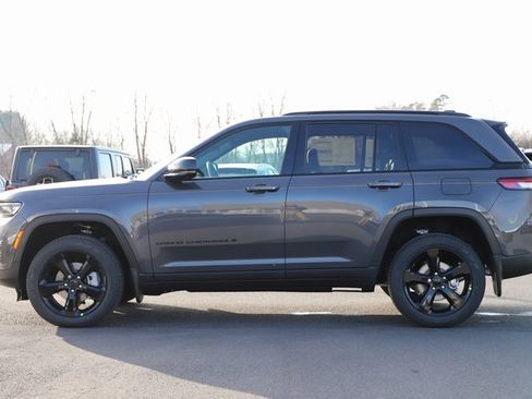 New 2025 Jeep Grand Cherokee Limited image 3